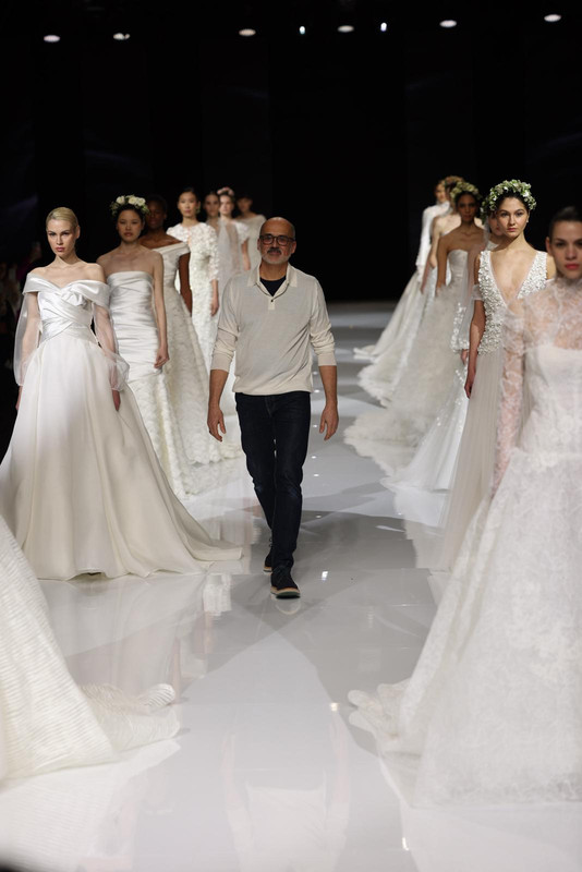 Peter Langner, la sfilata 2025 a Si Sposaitalia tra design e sostenibilità Peter Langner, la sfilata 2025 a Si Sposaitalia tra design e sostenibilità