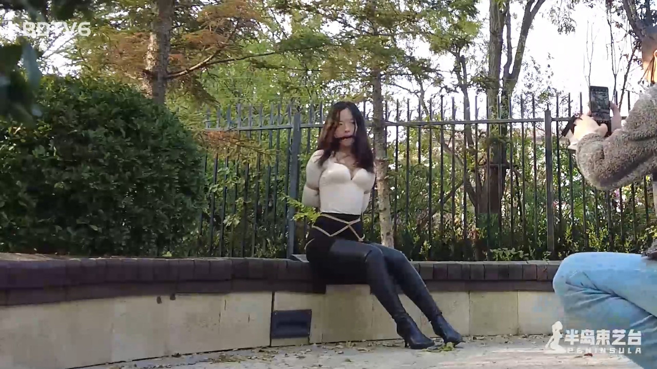 半岛束艺 大衣姐海语的冬季户外前哨战.mp4_20221107_131624.217