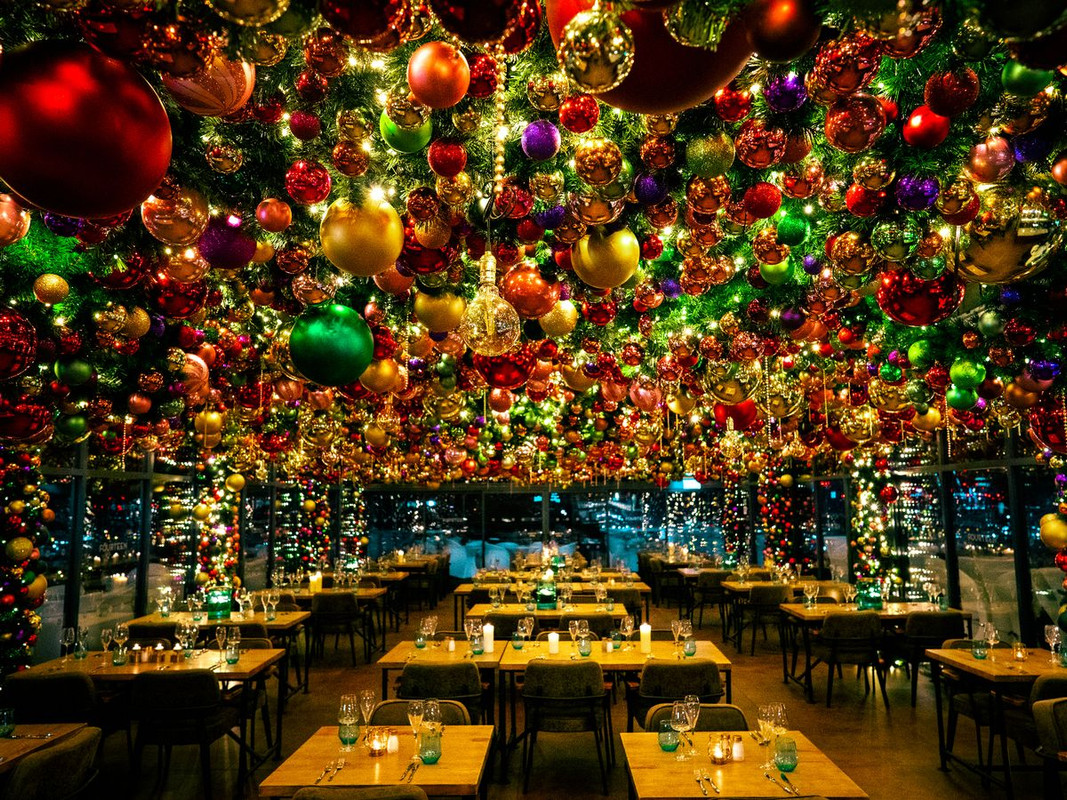 daniel house_091121CHRISTMASBAR-3jpeg