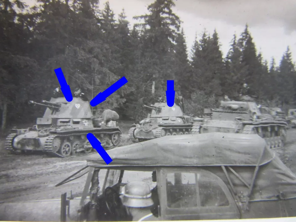 Foto WH Panzer Stug Panzerjäger I Kolonne Emblem Wappen Panzer III (1)