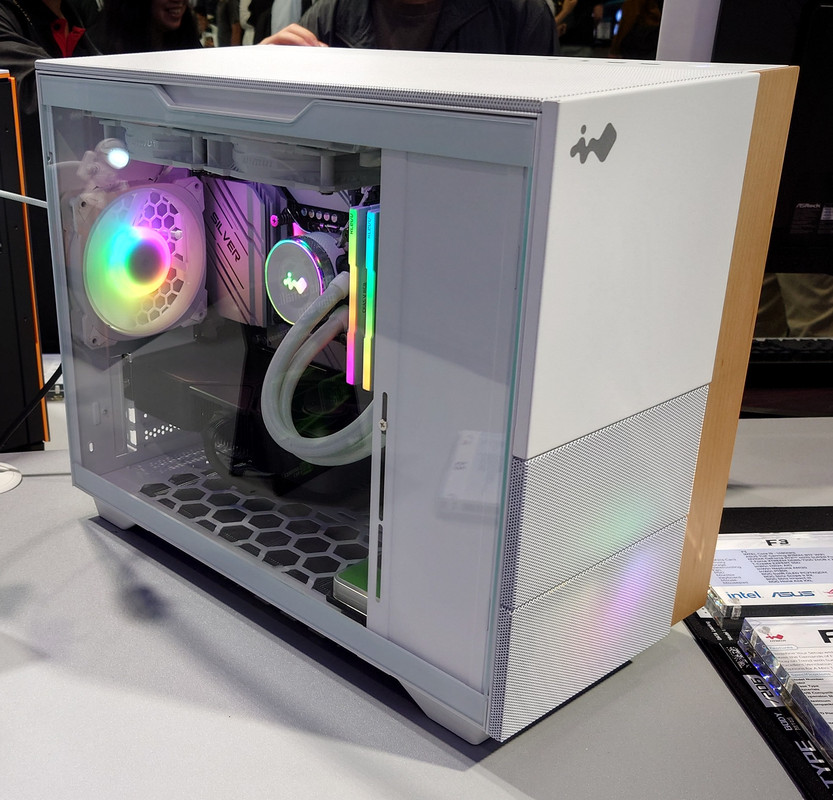 InWin F3
