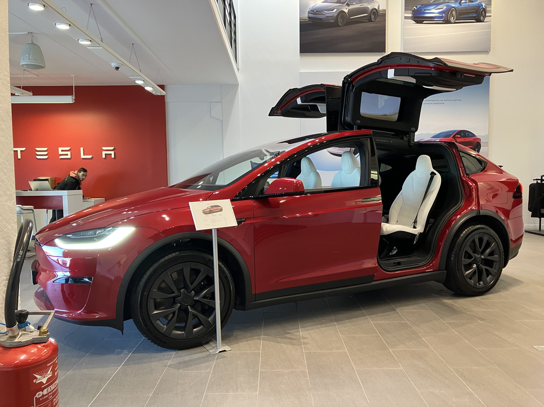 B4B07145-68CA-484E-BA8A-50021EAD0ABE