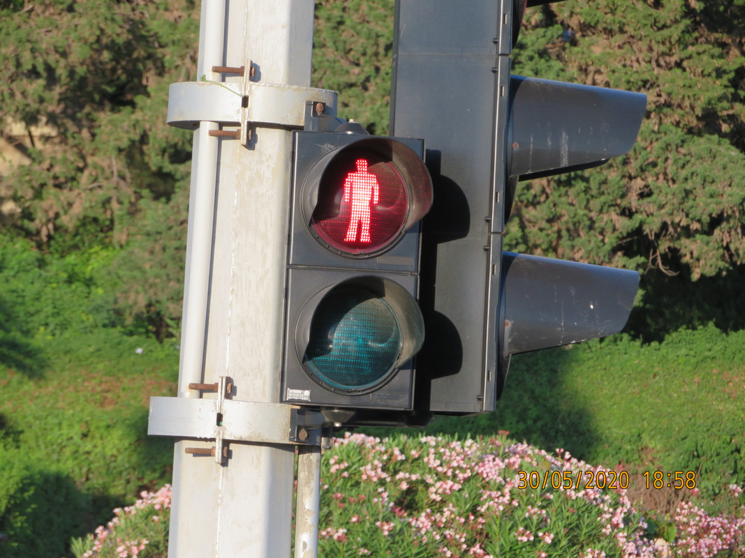Lighting-Gallery.net - Traffic lights and Signs/Typical Siemens LED traffic  lights