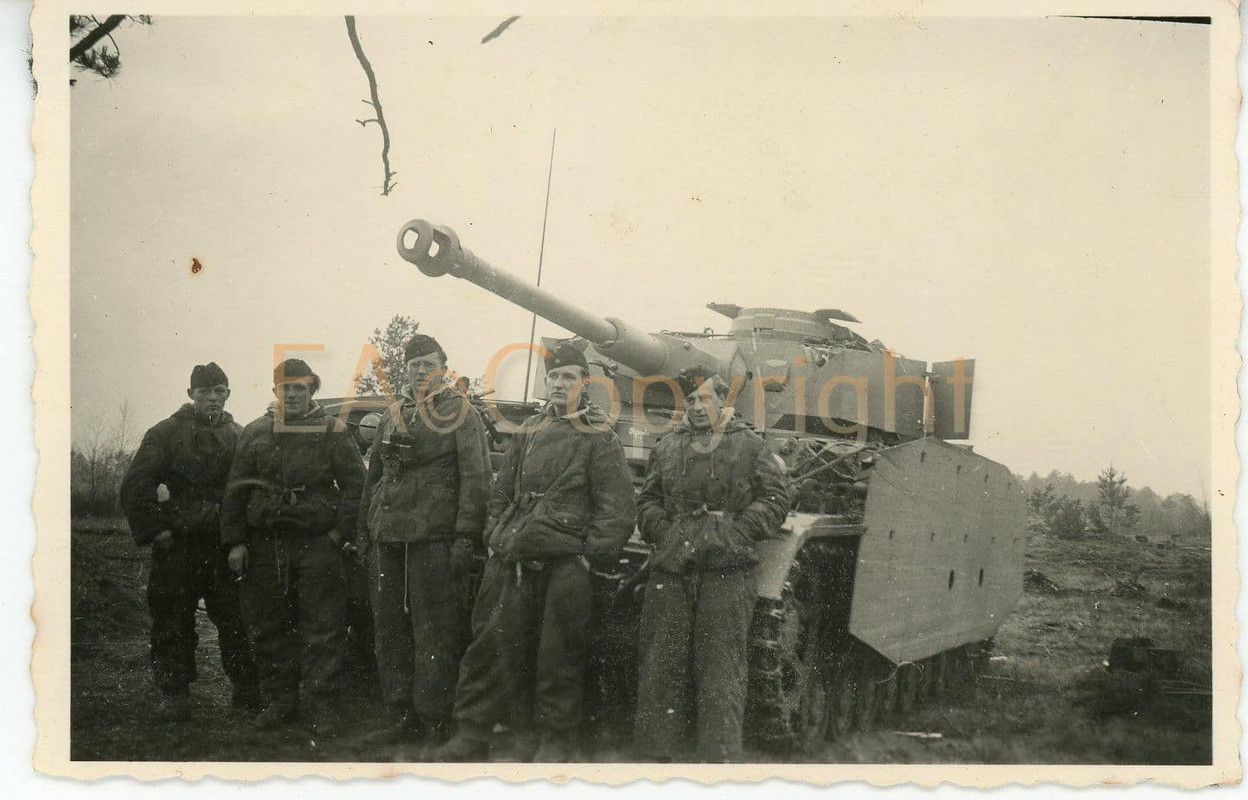 Panzer IV Tank Besatzung Langrohr Schürzen Foto