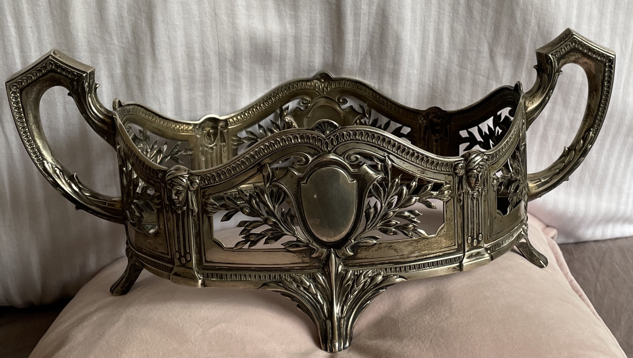 7E811621-3C3F-46C5-8EEE-17BCA5020386