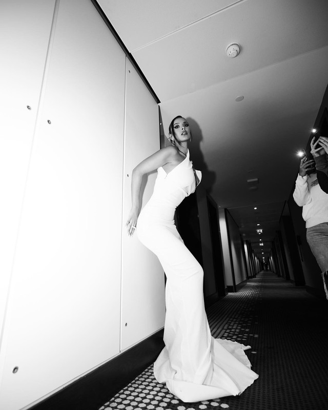 [Image: Ff-C-y-DOXo-AI2-G47.jpg]