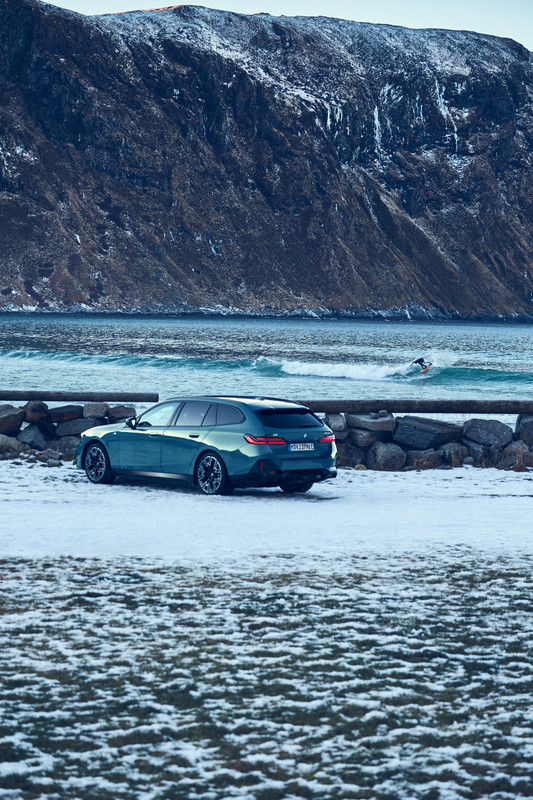 P90537343_highRes_the-new-bmw-i5-edriv