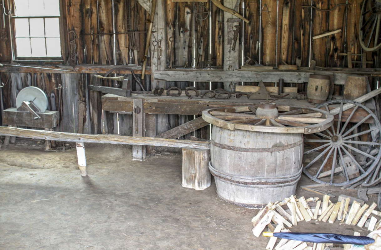 vintage-wagon-wheels.jpg