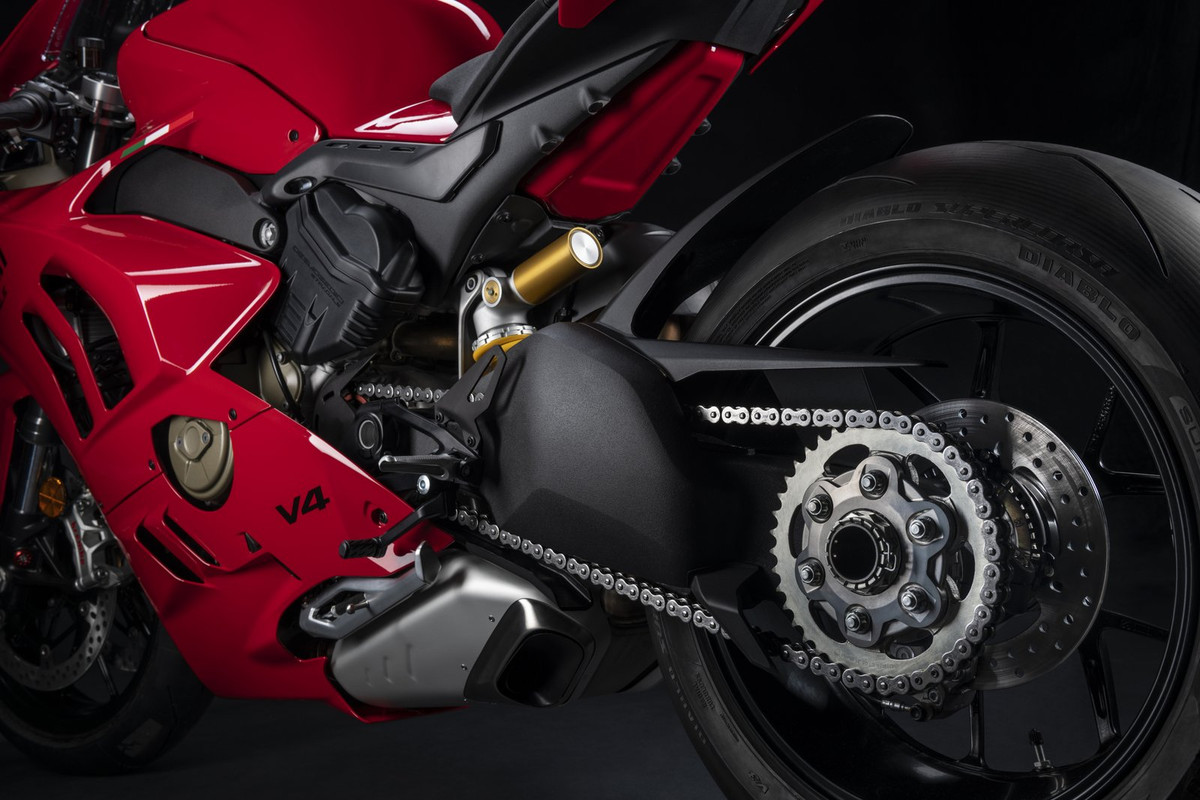 Супербайк Ducati Panigale V4 2022