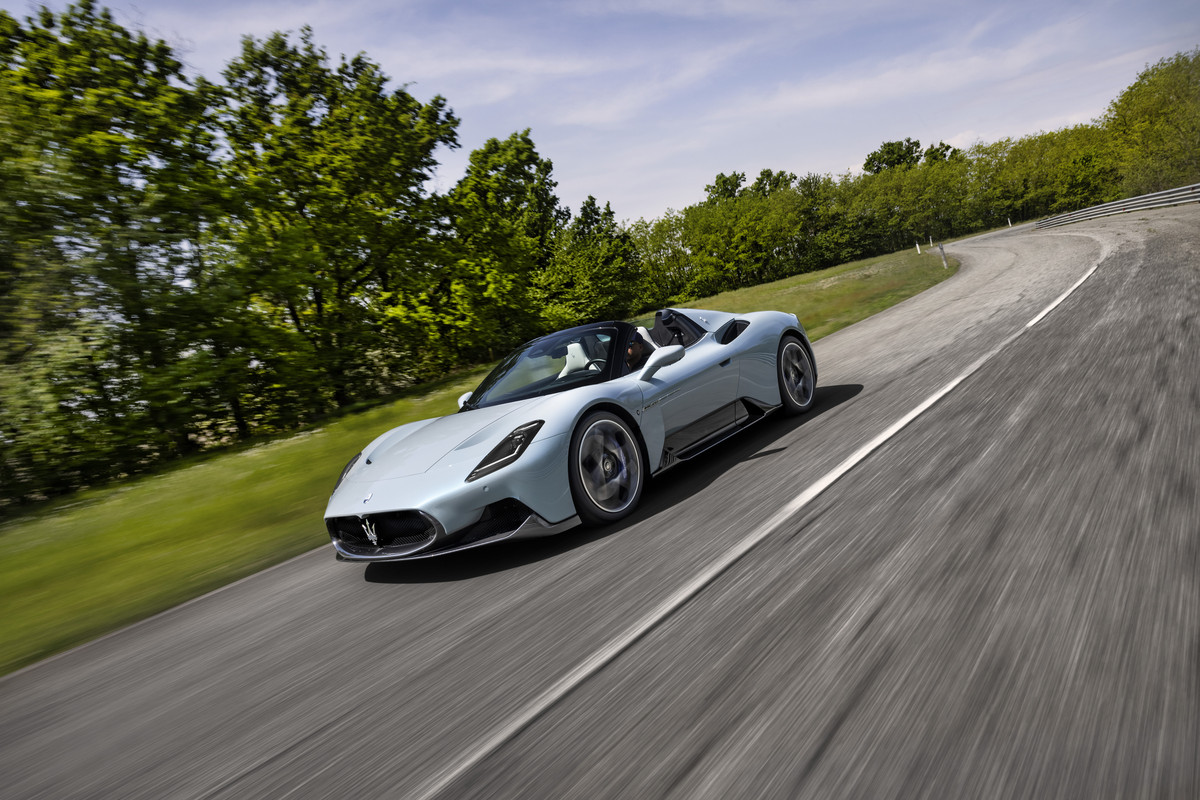 Maserati_MC20_Cielo_dynamic(3)