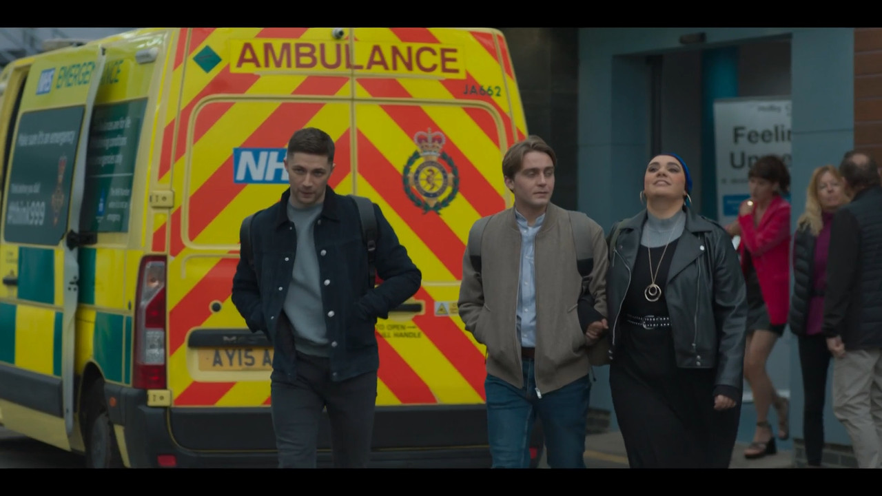 2023-04-08_21_35_BBC1_Casualty_37x26_Welcome-to-the-Warzone.mp4_snapshot_00.52.26.730
