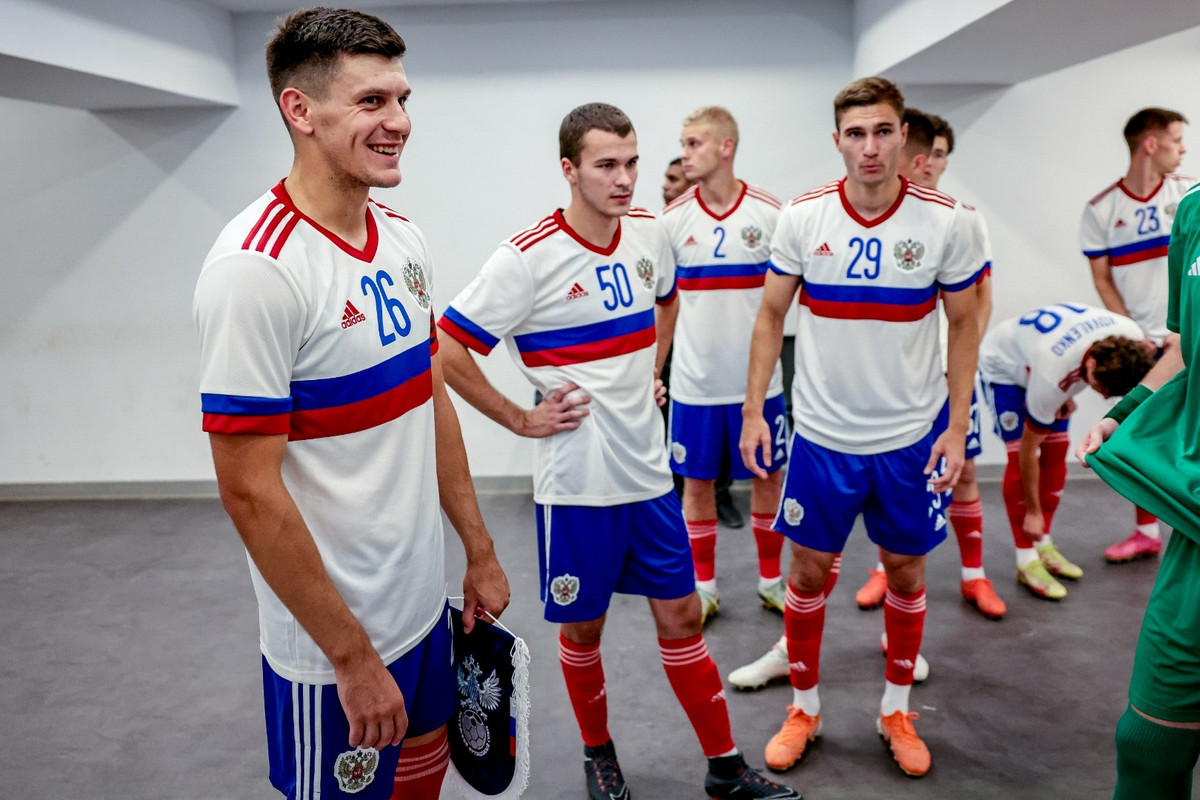 На спорте футбольная команда состав команды