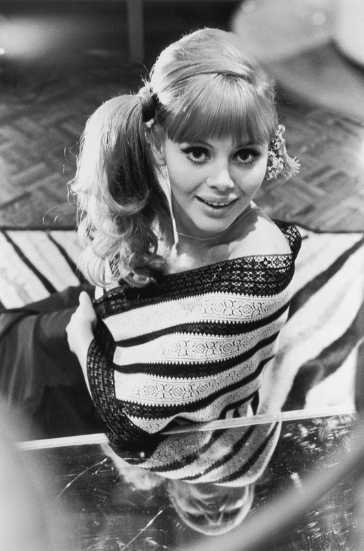 Britt_Ekland_mb76