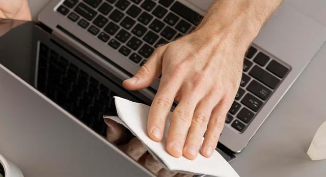 Правильне очищення техніки: чому важливі спеціальні серветки