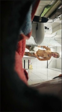 [Image: Voyeur14395120219.jpg]
