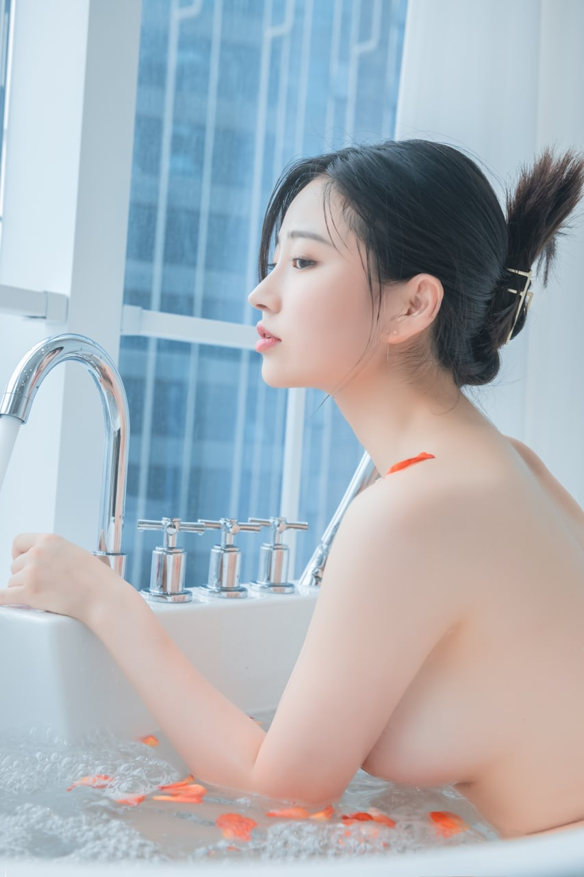 年年nnian 爱心泡泡主题写真 清新甜美少女高清图集插图