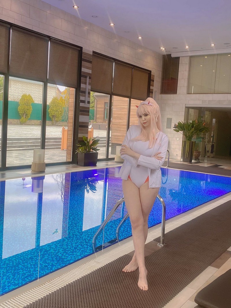 Alina Becker 02 Zero Two Cosplay Darling in the Franxx 泳池主题写真【47P-56.8M】插图