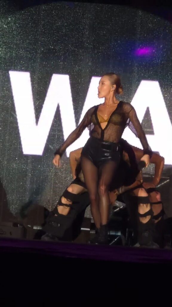 20240824-HWASA-hwasa-woteobam-suwon-2024-1080p-mp4-000102166-576x1024