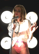 VictoryKoshur_2024_SingerPragueValentine_GIF08