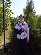 выпускник с рукой