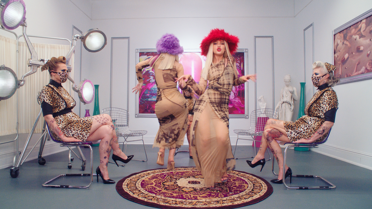 Iggy Azalea ft. Alice Chater - Lola .mov_snapshot_02.41.994_[2023.01.27_06.23.53]