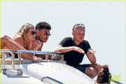 perrie-edwards-alex-oxlade-chamberlain-august-2020-18