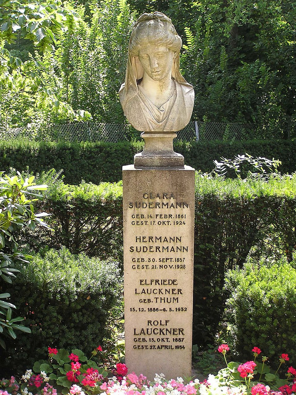 2006-07-25-Friedhof-Grunewald-Grab-Sudermann