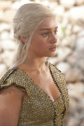 emilia-clarke-game-of-thrones-34