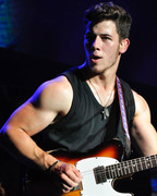 Nick-Jonas-superficial-guys-11