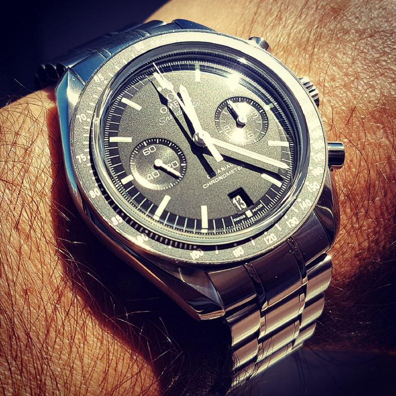 Omega Speedmaster Moonwatch Co-Axial Chronograph 44.25 mm Cal. 9300 (1)