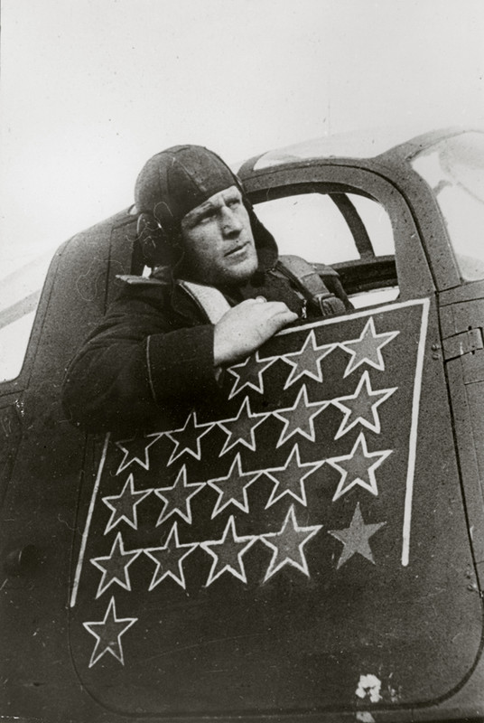 P-39-Airacobra-17IAP-22ZIP-Black-Sea-Fleet-HSU-Maj-VF-Sirotin-with-eagle-nose-art-right-side-1944-02