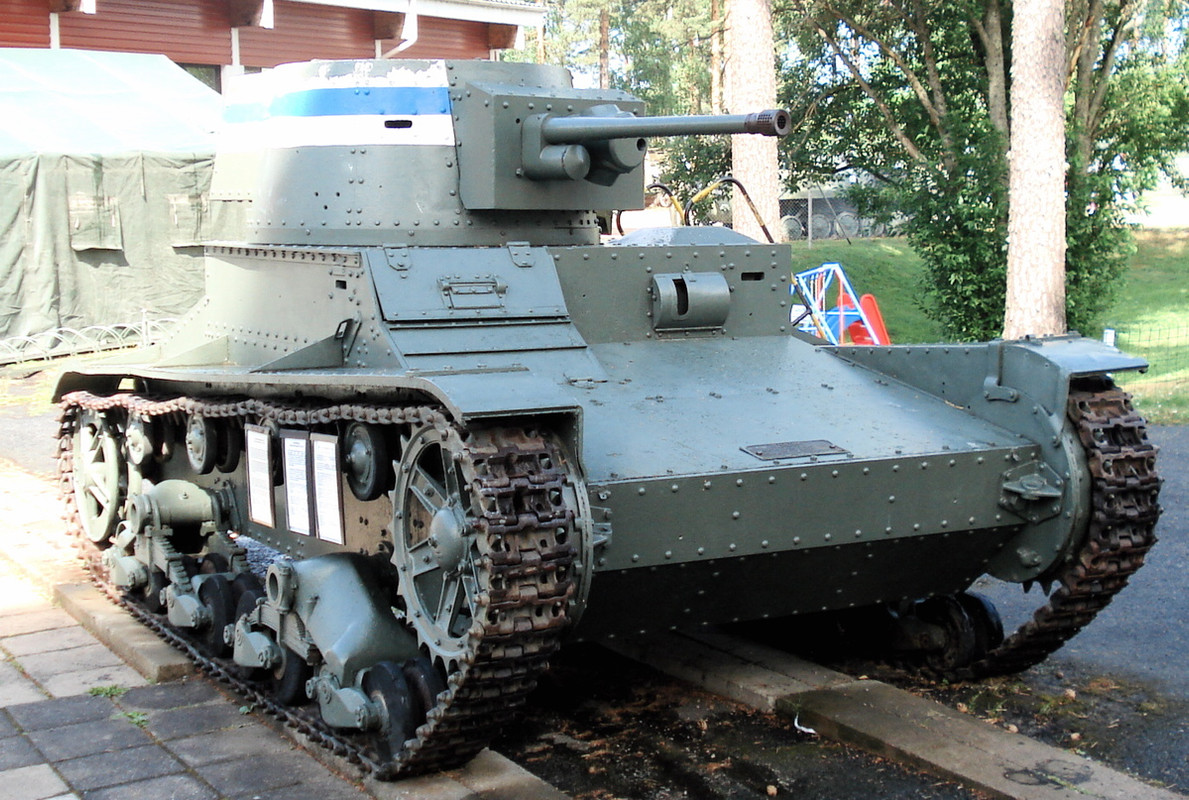 Musée des chars de Parola -Finlande Char-finlandais-Vickers-de-6-tonnes-avec-canon-Bofors-de-37-mm