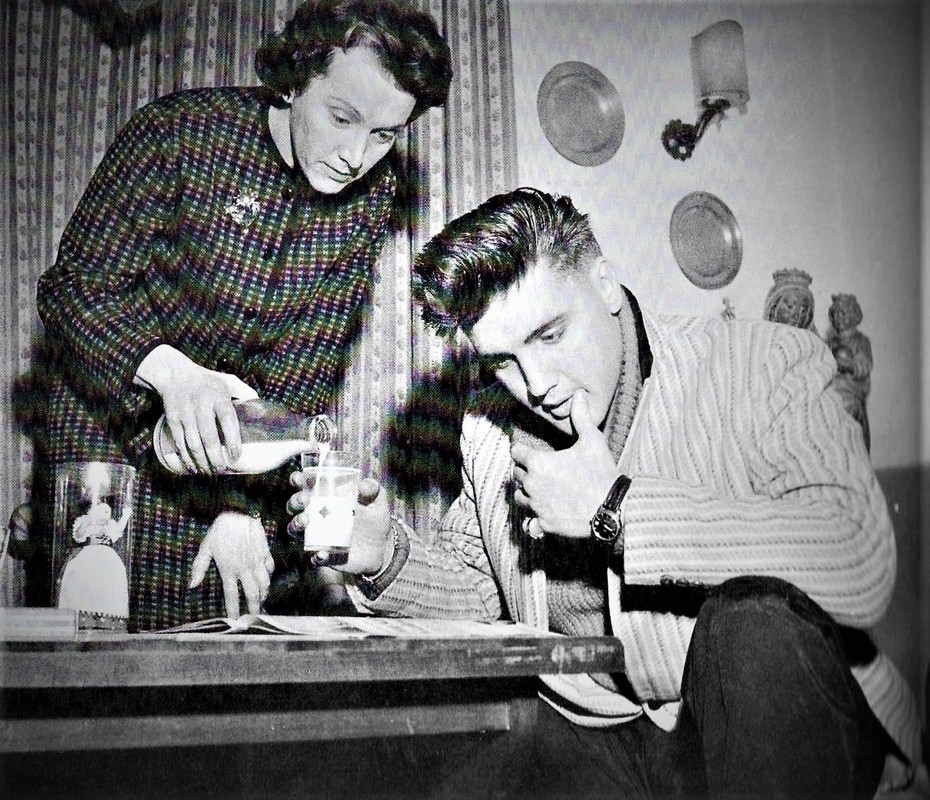 Elvis and Ada Tschechowa