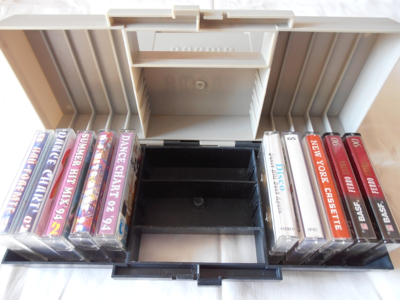 Cassette-Case-NORMA-01.jpg