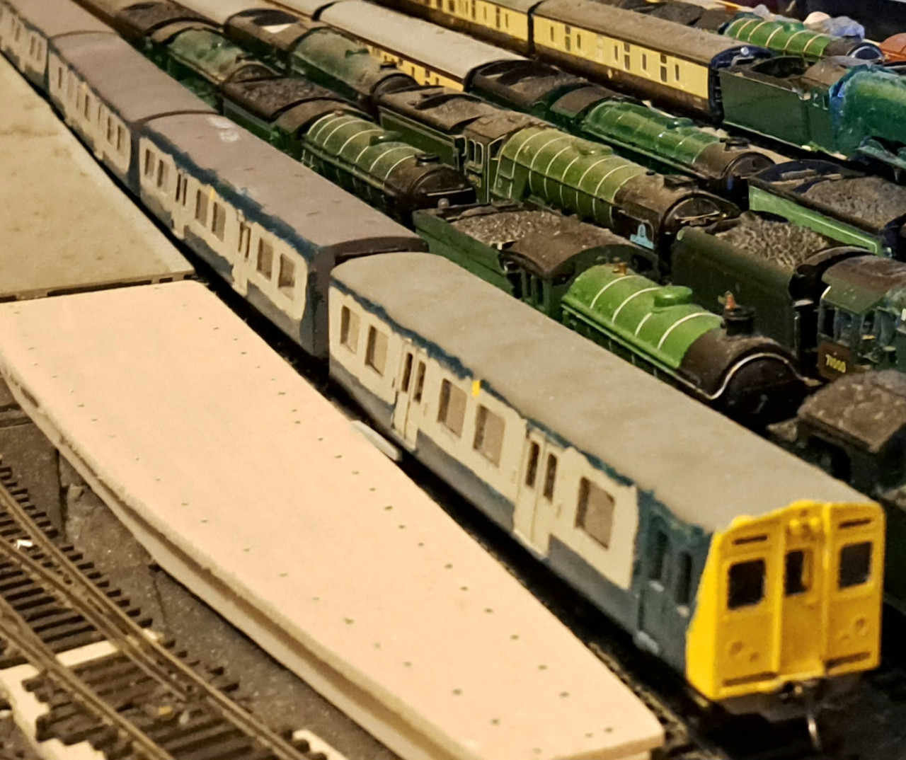 508401 Preparing to leave on it s next journey