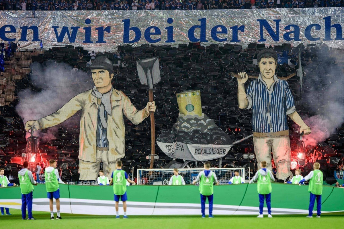 fc-schalke-04-eintracht-frankfurt-choreo-