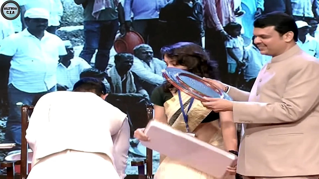 Amir Khan daughter ira khan navel slip.mkv_snapshot_00.05.273