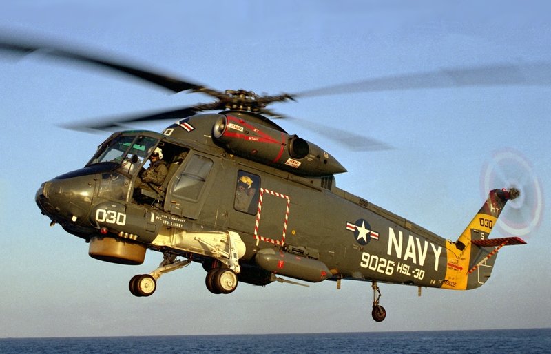 SH-2F_Seasprite_landing_on_the_USS_Nicholson_(cr