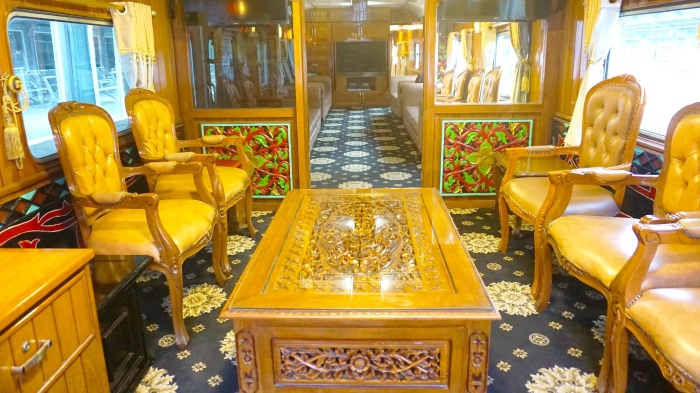 Potet mewah Kereta Istimewa KAI yang memiliki fasilitas lengkap da glamor.