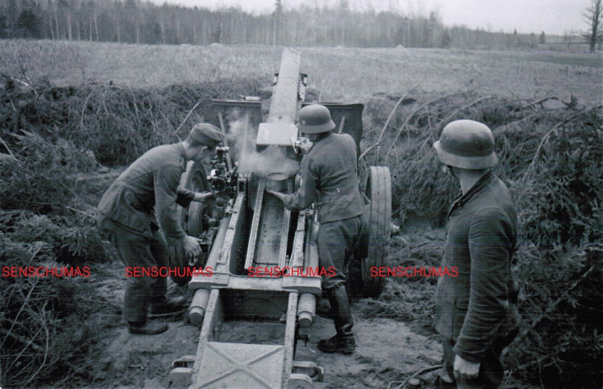 15 cm schwere Infanteriegeschütz 33 im Einsatz. Russland 1943.