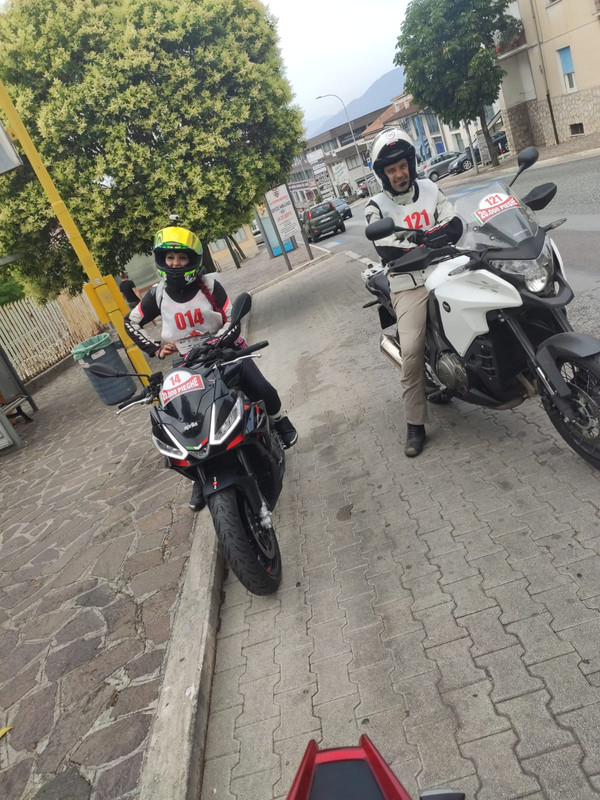 E0E286CE-37DA-410A-B88C-46F57093D196