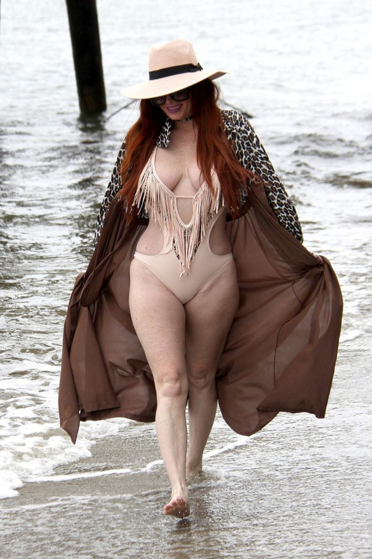 Phoebe-Price-upskirtSTARS.com (27)