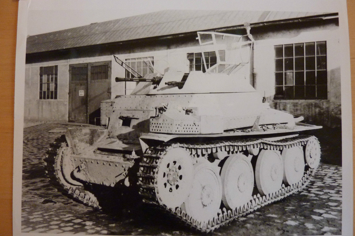 FLAKPANZER Aufklärer Bergepanzer Hetzer 10 Werka