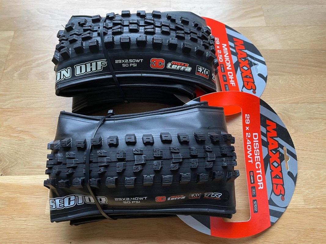 Maxxis-set-Minion-DHF-Dissector.jpg
