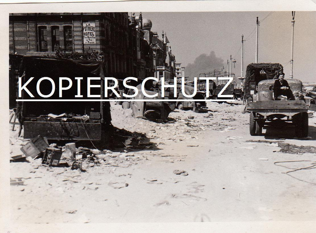 Frankreich 1940 Viele Zerstörte Fahrzeuge in Zen