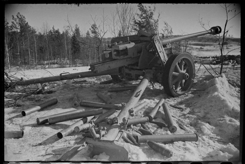 2-й Прибалтийский фронт. Трофейное 88-мм немецкое противотанковое орудие.1944 г.
