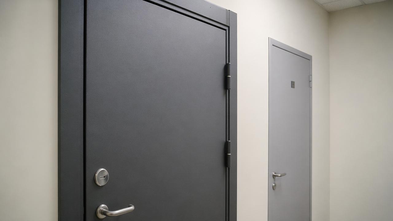 Противопожарные двери, люки и огнезащита: обязаловка или реальная защита?