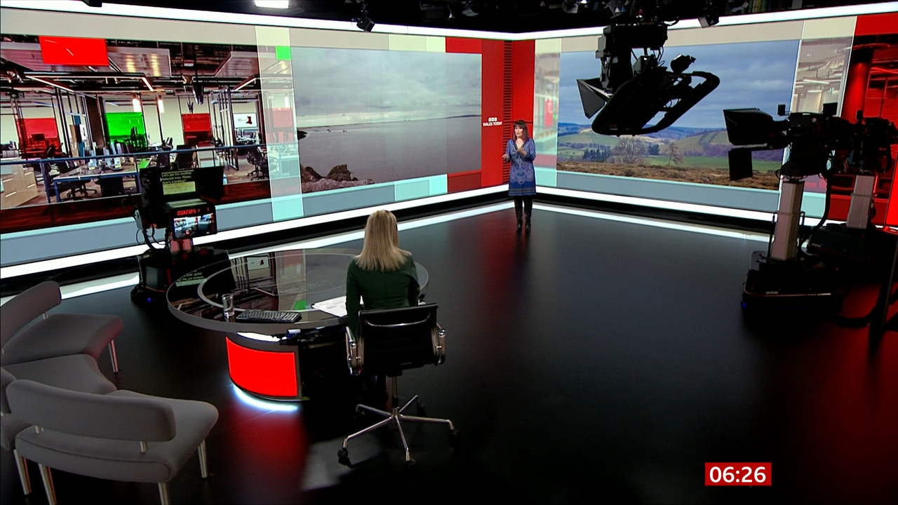 03.03 - 06.00.00 - Breakfast. The BBC's Breakfast programme features ....ts_snapshot_07.33.191