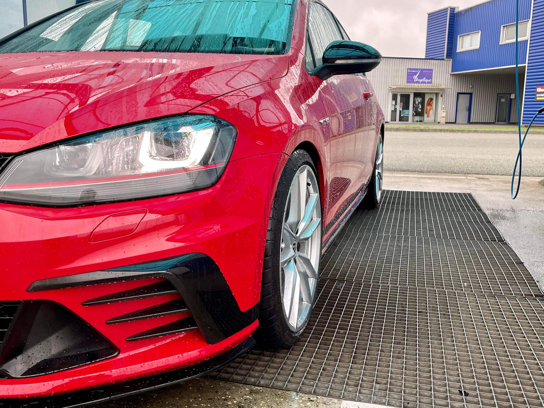 964395C6-9A51-4BC5-9A59-8B3131D5F5AD