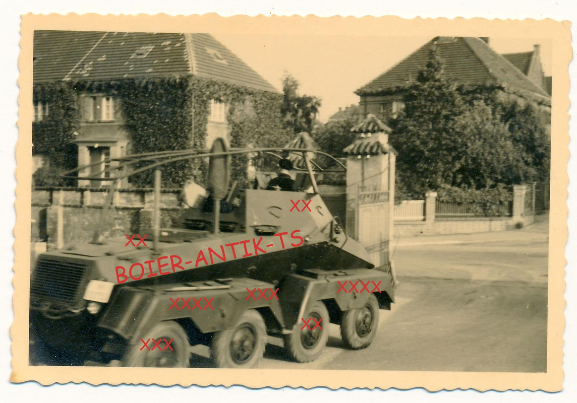 FOTO 2 WK PANZER SPÄHWAGEN PRAG